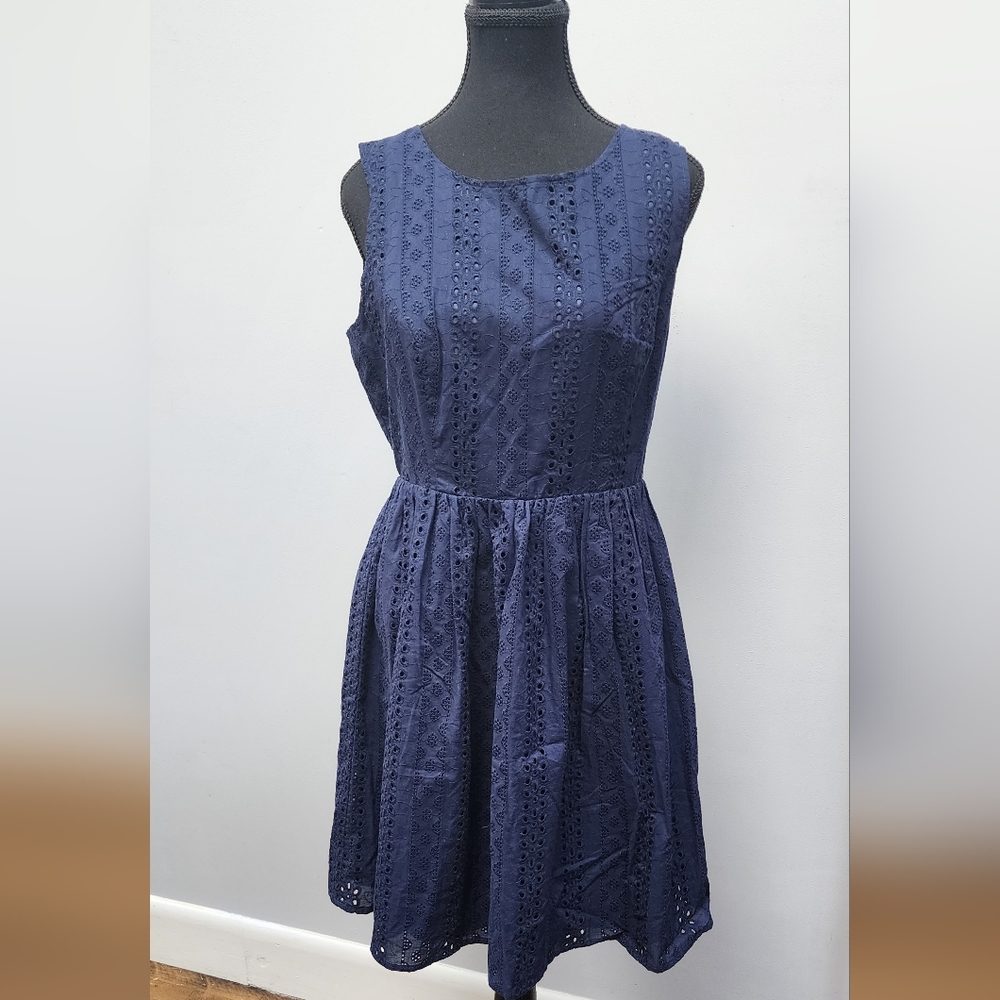 LC Lauren Conrad Vertical Eyelet Dress NWT Navy  Size 8